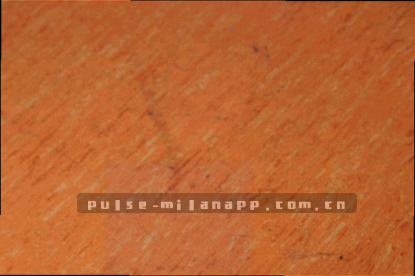 回放列表与用户入口同步更新的概念图，以红黑数据流线条和同步箭头表现实时刷新